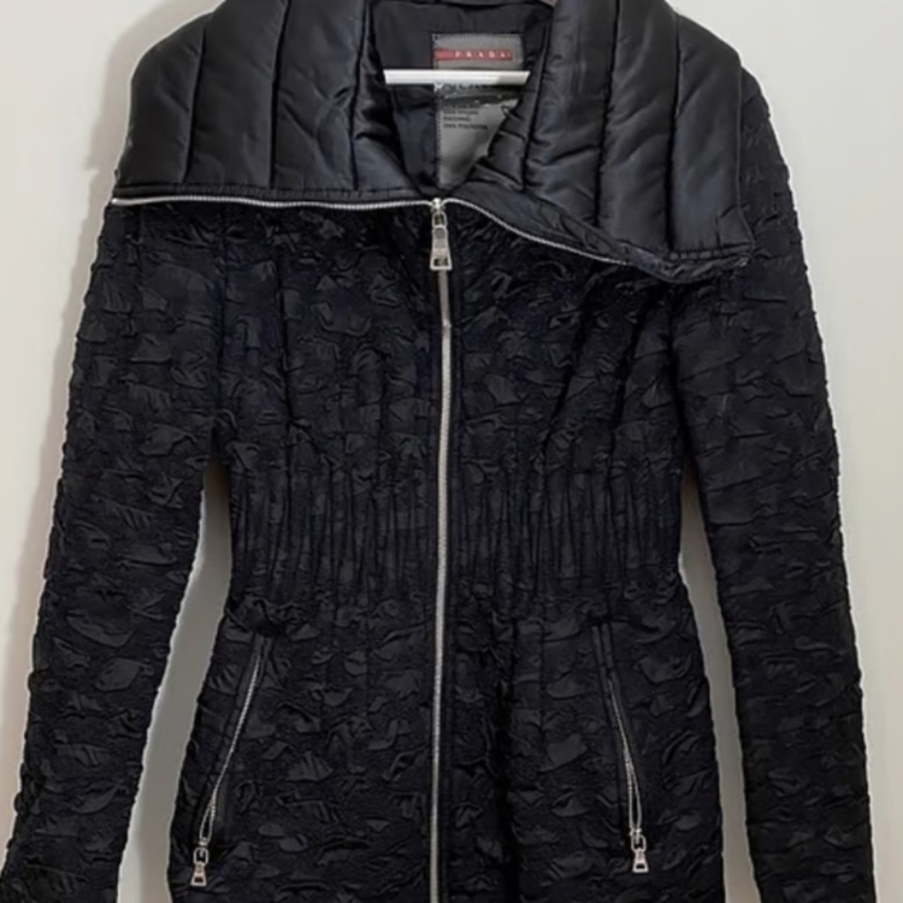 Chic Prada Jacket - Picture 4 of 13